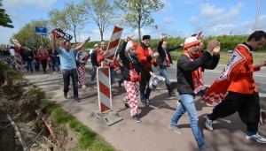 VIDEO: Aankomst Kozakken Boys supporters in Barendrecht