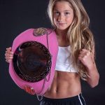 12-jarige Kelsey uit Barendrecht Europees kampioen kickboxen