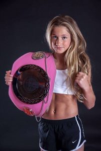 12-jarige Kelsey uit Barendrecht Europees kampioen kickboxen