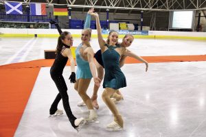 Zilver en brons voor kunstrijdsters Dani Loonstra en Sophie Bijkerk in internationale Ice Talent Trophy